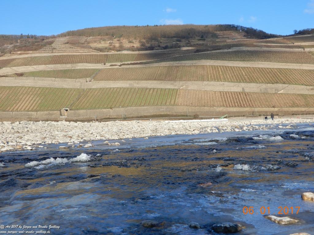 Niedrigwasser am Rhein bei Bingen - Mäuseturm