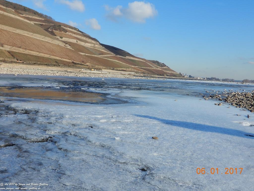 Niedrigwasser am Rhein bei Bingen - Mäuseturm