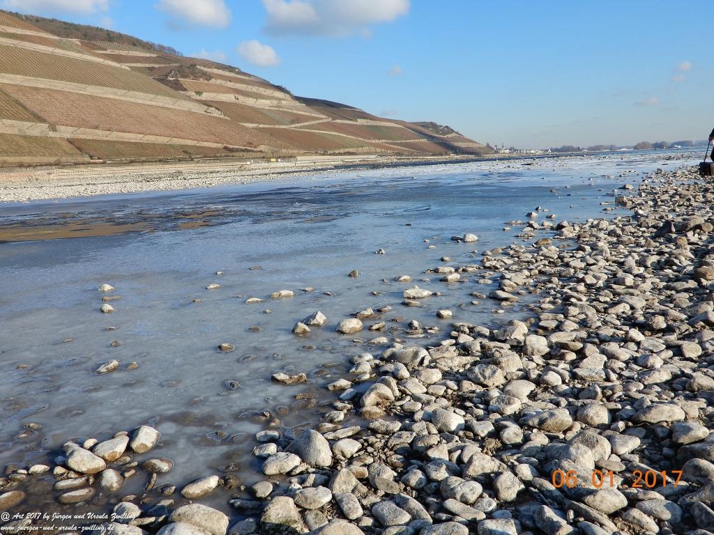 Niedrigwasser am Rhein bei Bingen - Mäuseturm